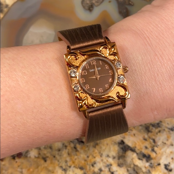 Charles Latour pink w leather band watch NIB - Picture 7 of 16